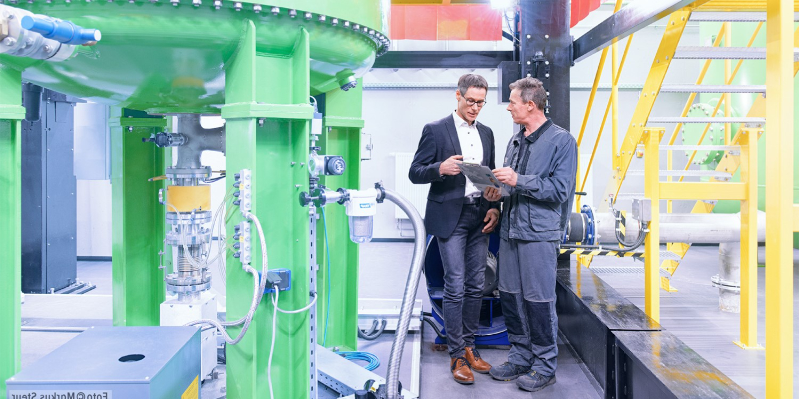 Stellenanzeige Beta Gamma Service | KFZ-Mechatroniker, Industriemechaniker oder Elektroniker als Maschinenführer (Mensch*)